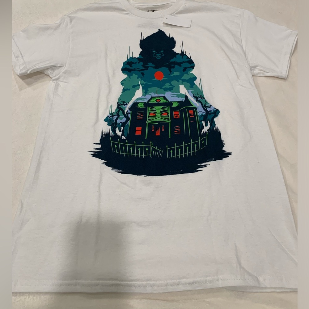 IT Medium Shirt NWT
